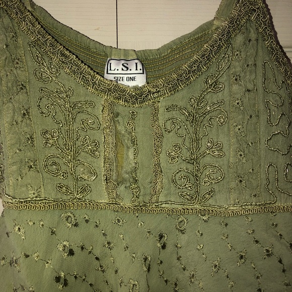 Super Cute Green Detailed Top - Picture 3 of 4